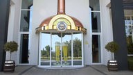 Eingang zum Besucherzentrum der Brauerei Warstein 