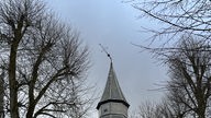 Beschädigter Kirchturm durch Sturmtief in Rüthen