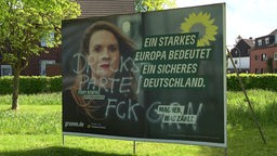 Wahlplakat der Grünen in Korschenbroich beschmiert