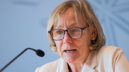 Bettina Gayk, Landesbeauftragte für Datenschutz, spricht in der Landespressekonferenz im Landtag