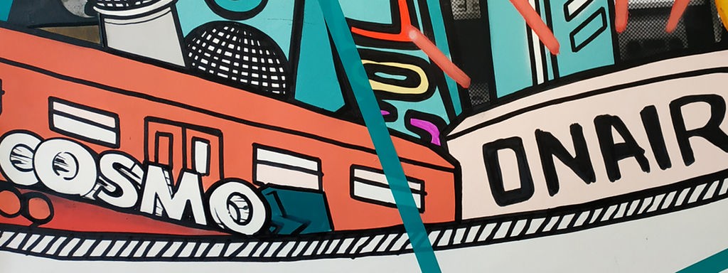 COSMO Grafitti - Teil eines Wandgemäldes mit Schriftzug Cosmo on air im Cosmo Funkhaus