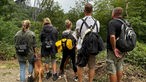 Rätseltouren im Bergischen Land: Wegfinder-Gruppe vor der Müngstener Brücke