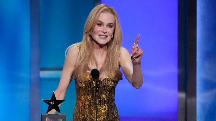 Die Preisträgerin Nicole Kidman spricht während der 49. Verleihung des AFI Life Achievement Award im Dolby Theatre in Los Angeles zum Publikum. 