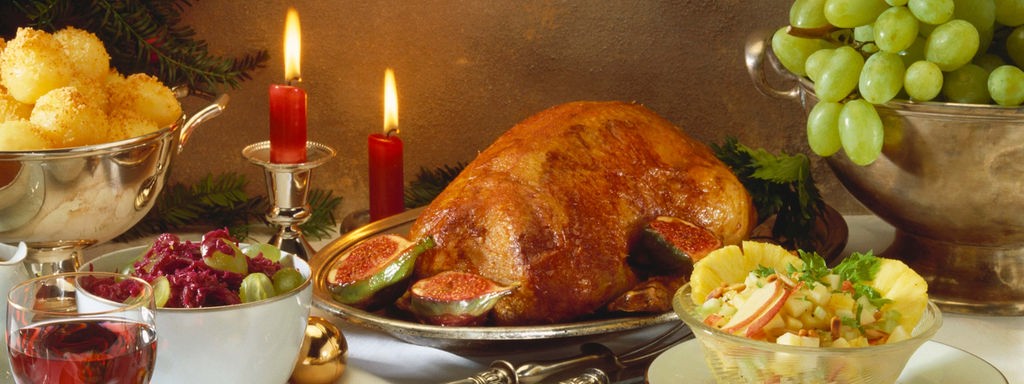 Ein gedeckter Tisch zu Weihnachten ist Tradition.