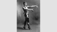 Waclaw Nijinsky im Ballett "Apres-Midi d'un Faune" von Claude Debussy