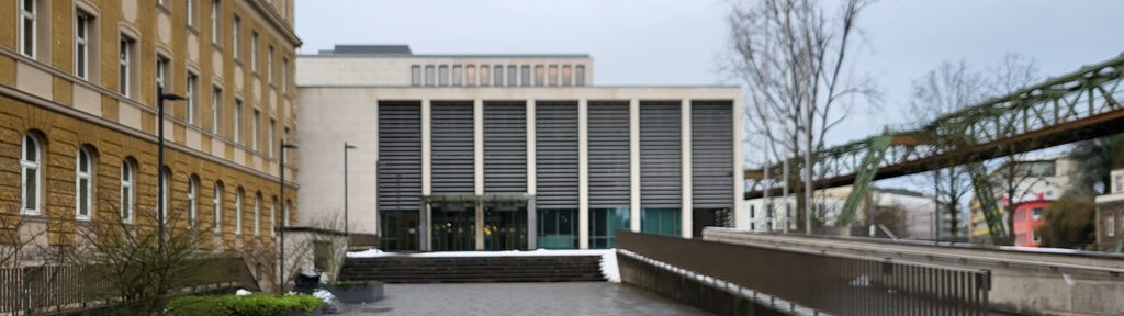 Fassade des Landgerichts Wuppertal