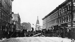 Russische Revolution 1905: Barrikaden von Aufständischen auf dem Arbat, einer der zentralen Straßen Moskaus